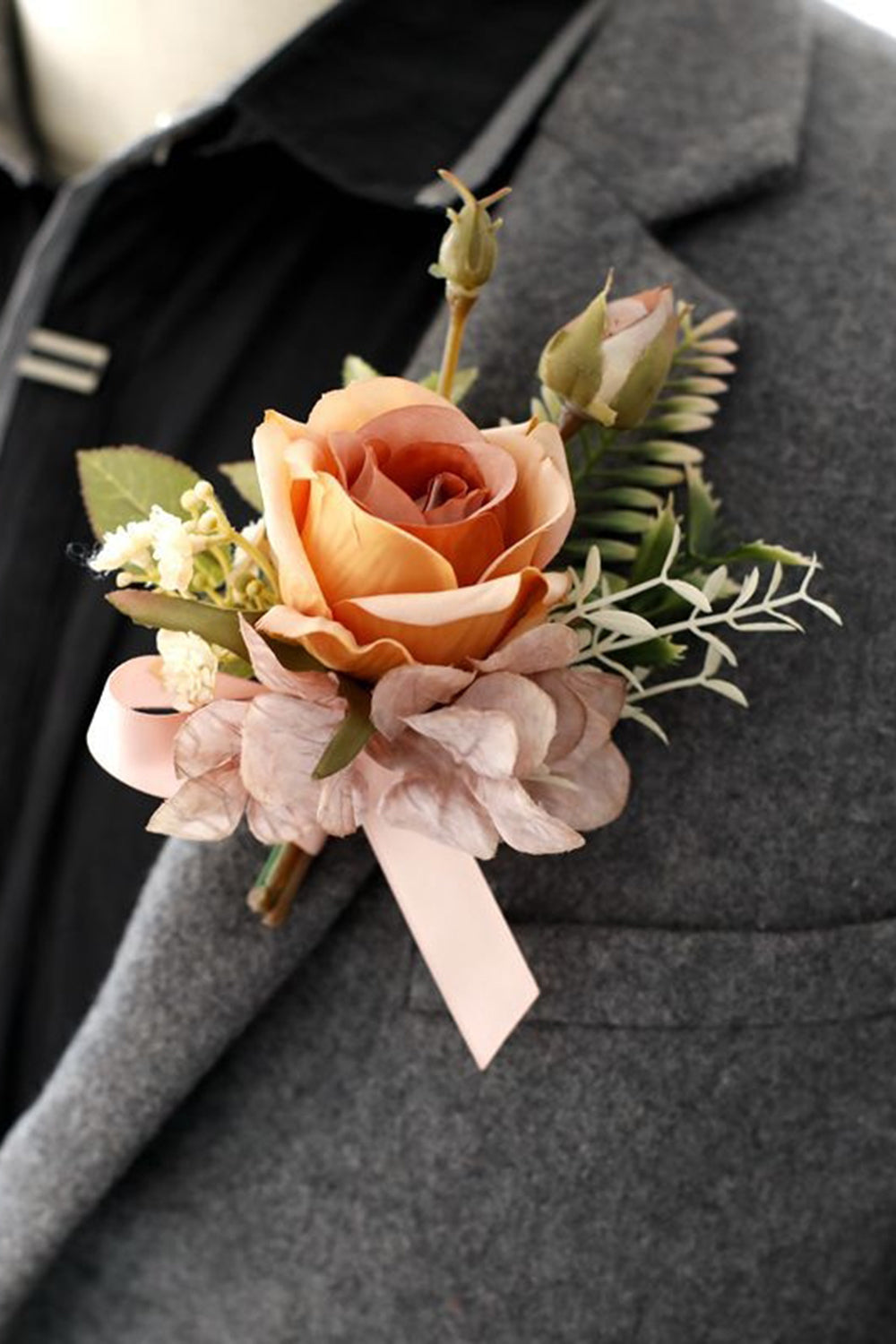 Elegant Blush Prom Wrist Corsage and Men‘s Boutonniere For Wedding Party