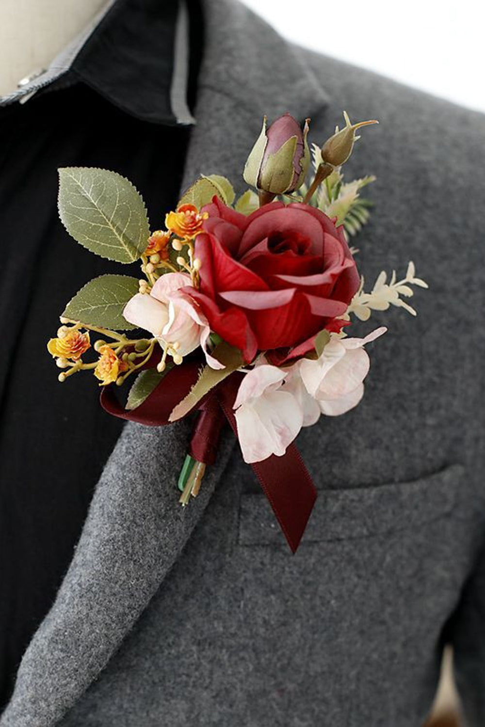 Elegant Blush Prom Wrist Corsage and Men‘s Boutonniere For Wedding Party