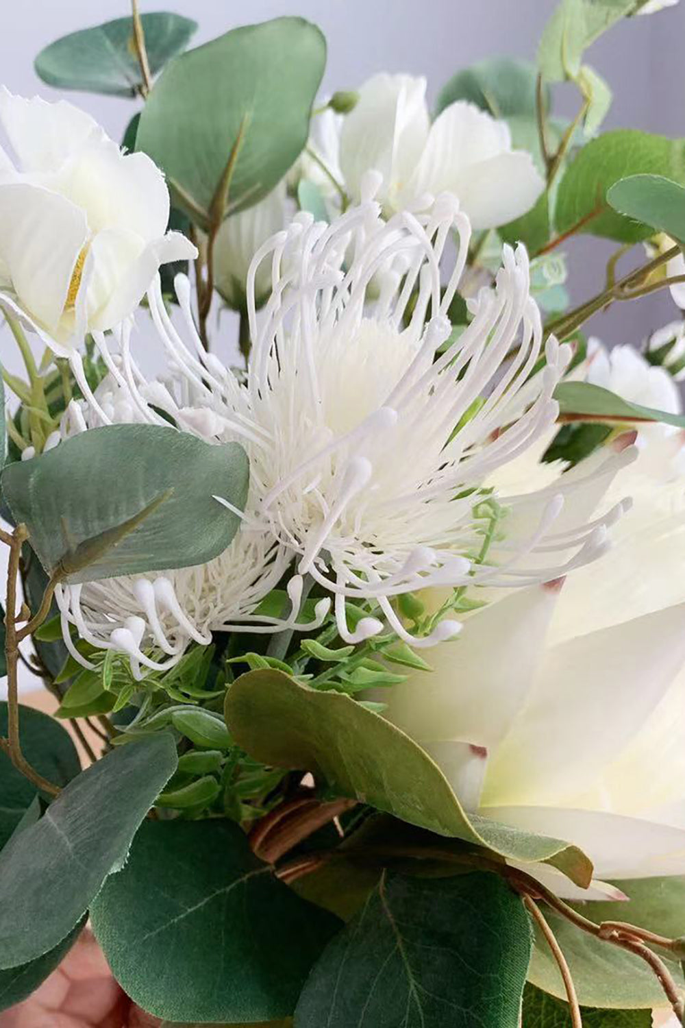 Mori White Hand Holding Flower Bouquet