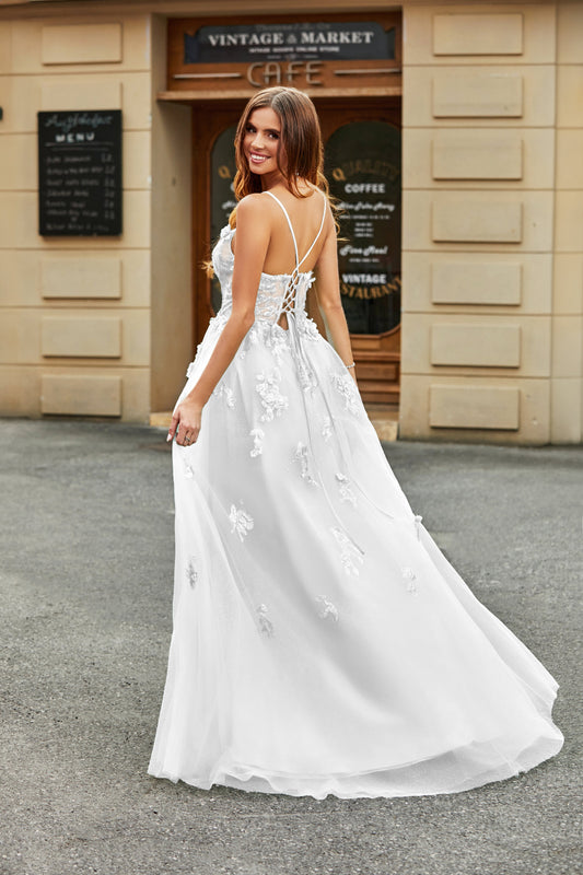 White A-Line Tulle Wedding Dress with Appliques